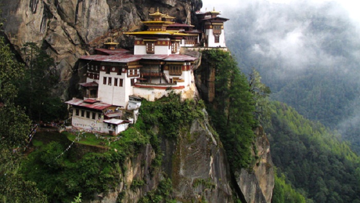 China deploys mass surveillance to secure streets around ancient Tibetan temple